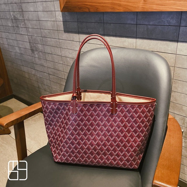 Structured Shoulder Bag with Removable Strap and Roomy Interior in Five Colors for Work and Evenings