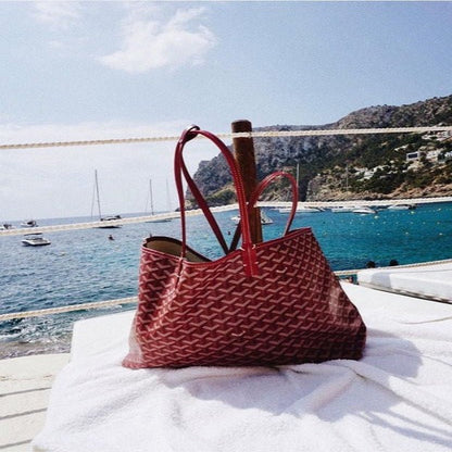 Structured Shoulder Bag with Removable Strap and Roomy Interior in Five Colors for Work and Evenings