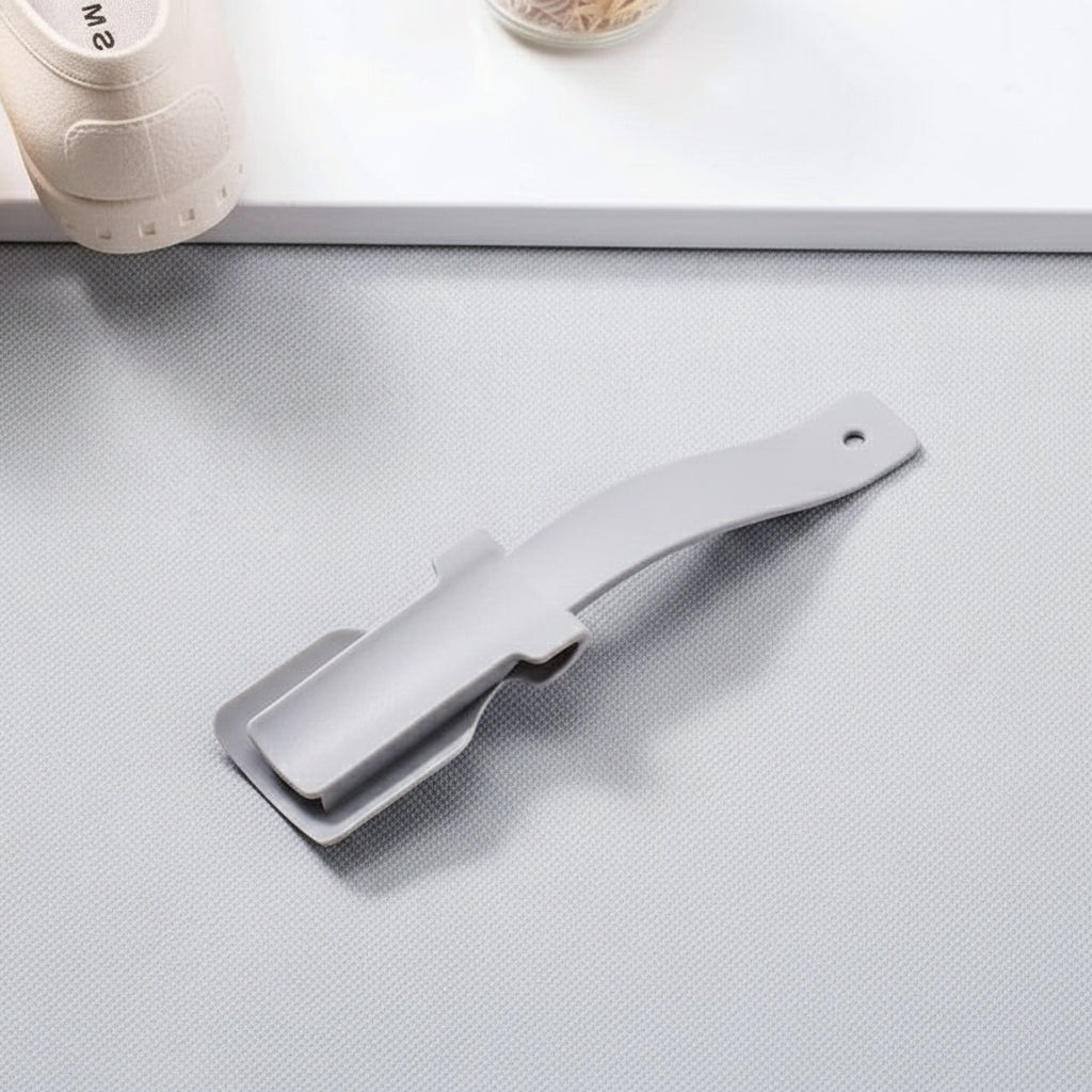 Portable Shoe Horn with Clip N Slip Function