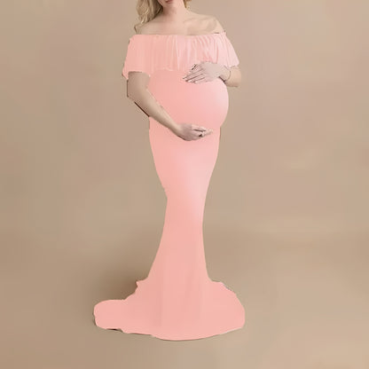 Pregnancy Photoshoot Dress with Flowing Lace Design
