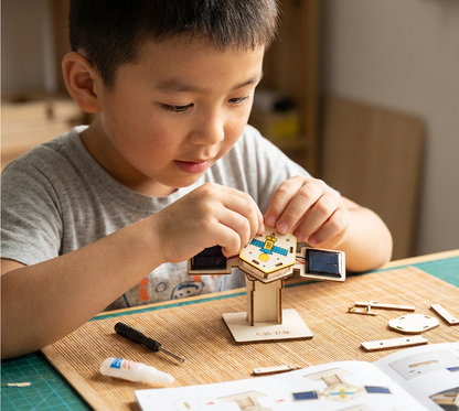 STEM Building Set with Hydraulic Arm and Propeller Plane Models
